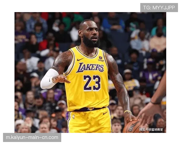 詹姆斯对东契奇犹豫心态解读 核心球员决策压力与判罚关联